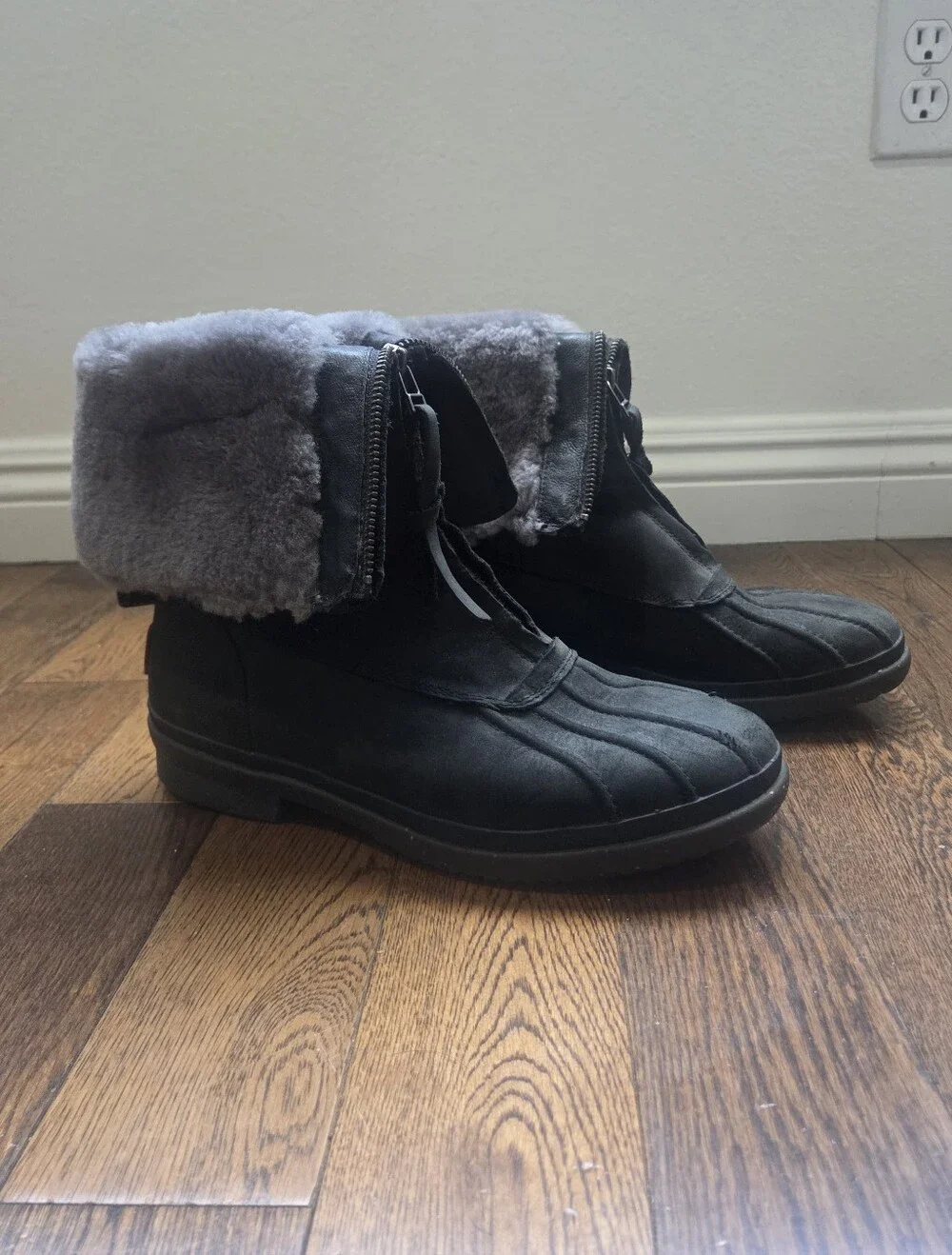 UGG Arquette Womes Boots S/N 1012514 Sheepskin Waterproof Winter Boots Size 10